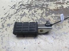 1982 YAMAHA XJ1100 MAXIM RIGHT REAR FOOT REST FOOT PEG (SHP)