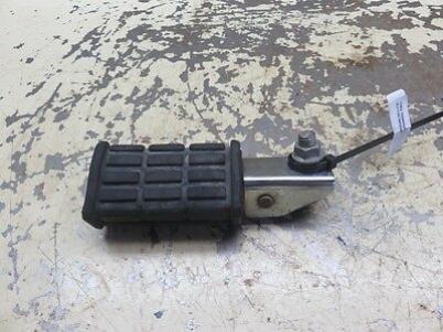 1982 YAMAHA XJ1100 MAXIM RIGHT REAR FOOT REST FOOT PEG (SHP)