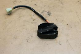 1994 SUZUKI GS500 (#202) VOLTAGE REGULATOR RECTIFIER