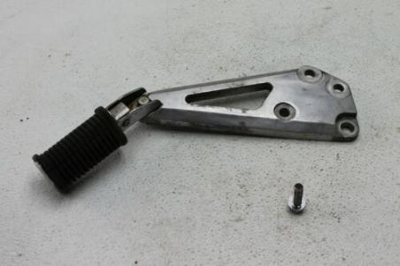 1982 SUZUKI GS550 (#207) LEFT REAR FOOT REST PEG STEP AND MOUNT