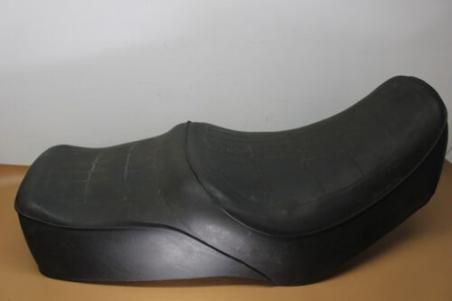 1982 YAMAHA VIRAGO XV920 SEAT SADDLE CUSHION W CHAIN LOCK (YTS88)
