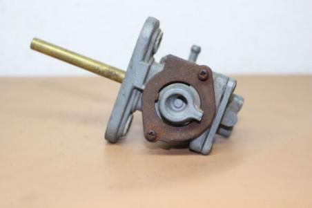 1977-79 YAMAHA XS750 FUEL GAS TANK PETCOCK SHUT ON OFF VALVE RIGHT  (TYPC04)