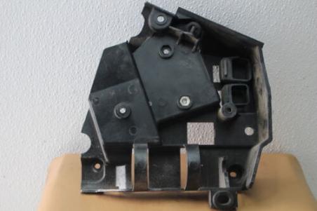 1983 YAMAHA XV500 VIRAGO (#288) SIDE COVER PLATE BRIDGE MOUNT HOLDER