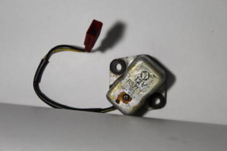 KAWASAKI KH400 MACH VOLTAGE REGULATOR RECTIFIER (TOVR17)