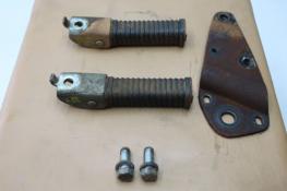 1972 HONDA CB175 (#323) RIGHT LEFT REAR FOOT REST PEG STEP PAIR WITH LEFT MOUNT
