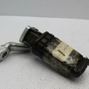 1982 1983 YAMAHA XJ750 RIGHT FRONT FOOT REST PEG STEP 15R-27420-00-93 (TOYF219)