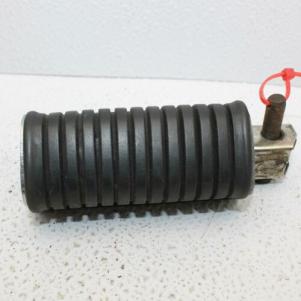 1983 SUZUKI TEMPTER 650 LEFT REAR FOOT REST PEG STEP 43620-15502 (TOSF1)
