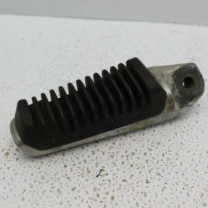 1983-1984 GS550 GS11050 1985 GS700E SUZUKI RIGHT REAR FOOT REST PEG  (TOSF49)