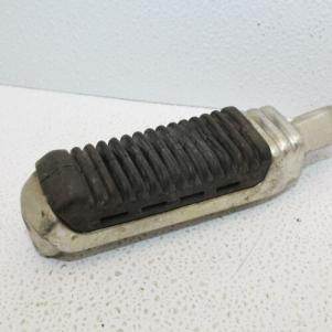 83-84 SUZUKI GS550E LEFT FRONT FOOT REST PEG STEP 43502-43400 (TOSF191)