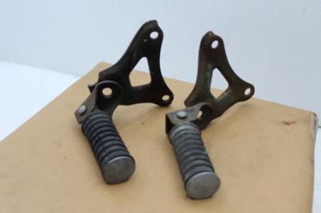1977 YAMAHA XS360_2D XS360 (#315) LEFT RIGHT REAR FOOT REST PEG STEP PAIR