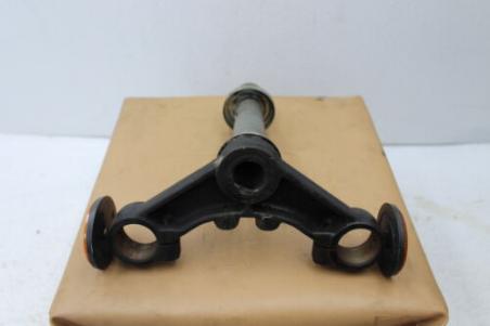 1977 YAMAHA XS360_2D XS360 (#315) TRIPLE TREE STEERING STEM FORK CLAMP