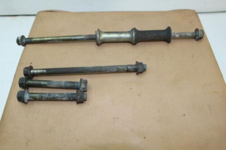 1995 YAMAHA FZR600 (#309) MOTOR MOUNT BOLTS BRACKET