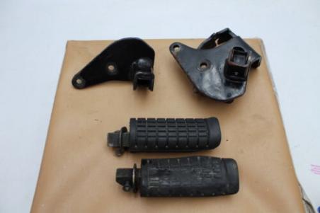 2003 SUZUKI GZ250 (#329) LEFT RIGHT FRONT FOOT REST PEG STEP