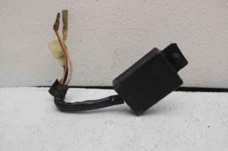1980-1983 KAWASAKI 550 LTD KZ550C FUSE BOX FUSE PANEL (KB34)