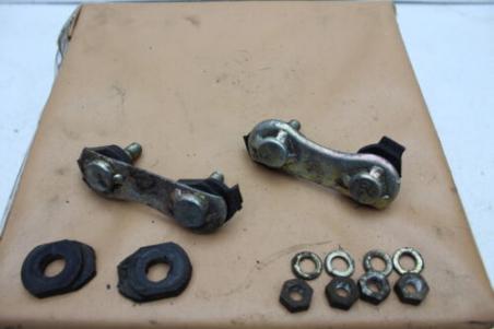 1971 YAMAHA R5 350 FRONT FOOT REST PEG STEP MOUNT BOLT STAY (YB5)