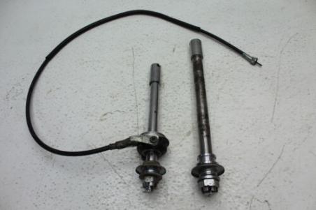 1979 YAMAHA XS750 SPECIAL TRIPLE (#384) FRONT REAR AXLE SPEEDOMETER GEAR CABLE