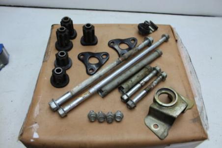 1983 YAMAHA XJ750 MAXIM (#383) MOTOR MOUNT BOLTS BRACKET