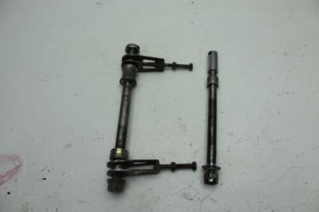 1982 YAMAHA XJ550 MAXIM (#396) FRONT REAR AXLE W/ REAR AXLE ADJUSTERS