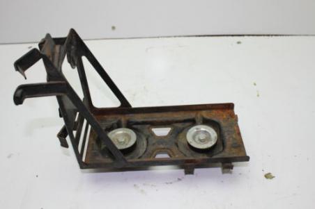 1980 YAMAHA XS1100 (#400) BATTERY BOX TRAY HOLDER WITH DAMPERS