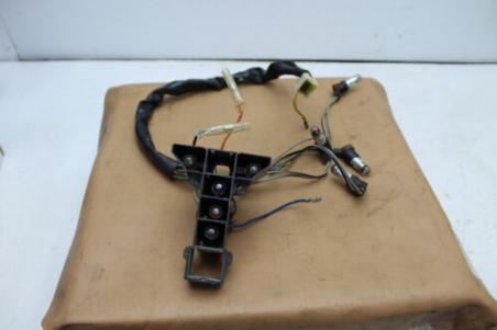 1978 SUZUKI GS750 GAUGE METER INDICATOR PILOT BOX WIRE SOCKET (SBB)