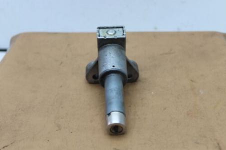  1983 KAWASAKI KZ1100 SHAFT (#408) MAIN STAND LOCK * NO KEY* 